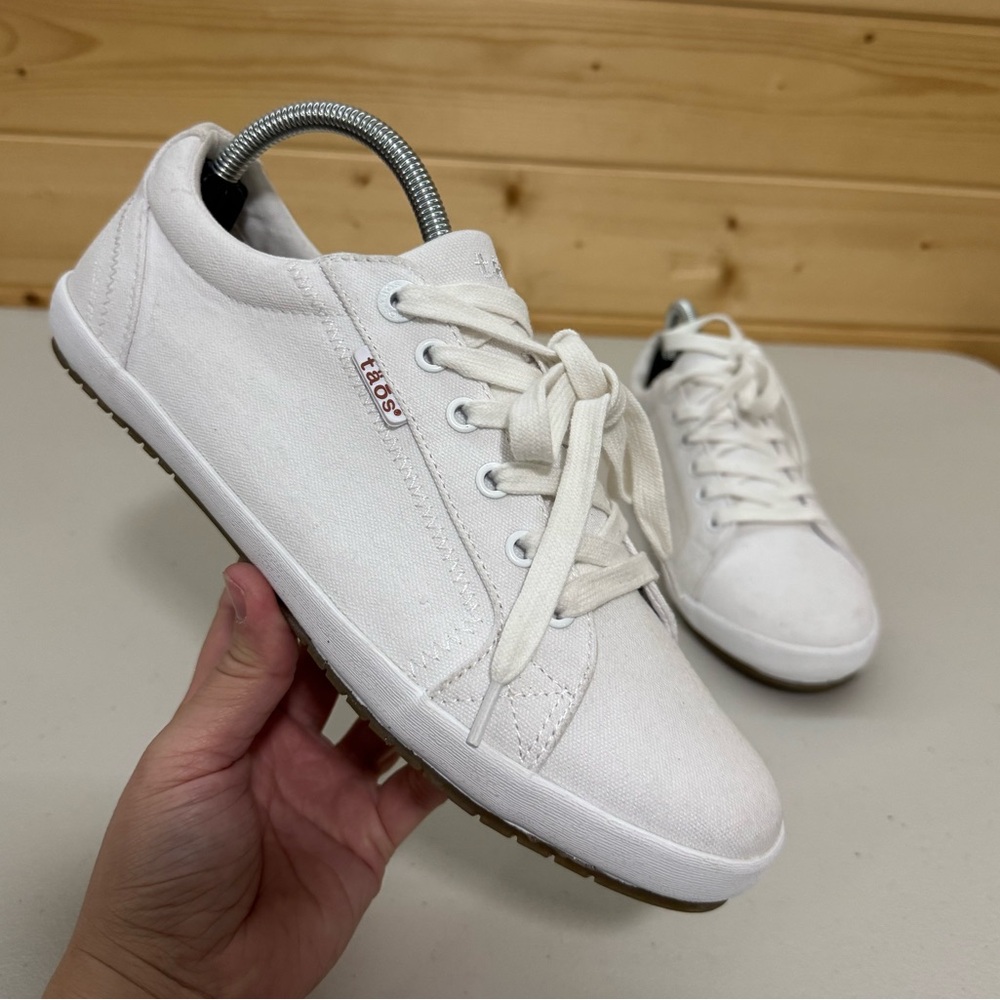 Taos Moc Star White Canvas Low Top Women’s Size 10 Shoes Comfort Sneakers